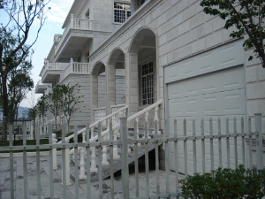 澄江鼎盛花园翻板车库门