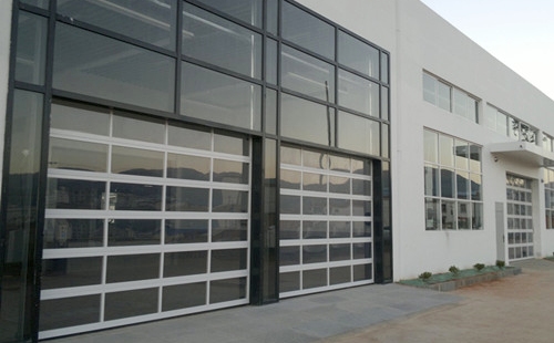 大理宝马铝合金滑升门.jpg 大理宝马铝合金滑升门.jpg