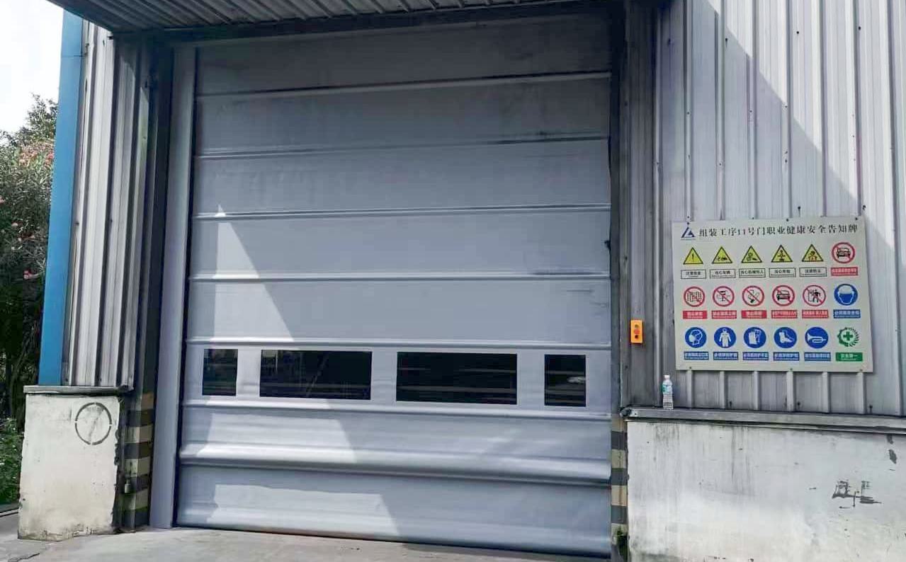 云铝涌鑫铝业堆积门.jpg 云铝涌鑫铝业堆积门.jpg