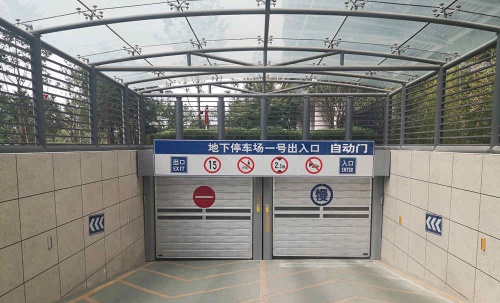 快速硬质门.jpg 快速硬质门.jpg